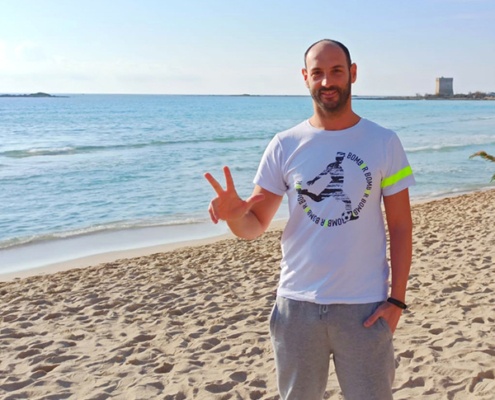 Selfie fantallenatore al mare con t-shirt Piutre bomber